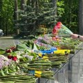 U Kijevu, Harkovu i Odesi cveće na spomenicima sovjetskim vojnicima poginulim u Drugom svetskom ratu