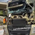 (Video) Vozač iz Srbije za dlaku izbegao smrt kod Praga! Kamion potpuno slupan, kabina zgužvana kao konzerva: Evo ko je bio za…