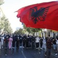U Tirani tokom protesta nasilni sukobi između demonstranata i policajaca