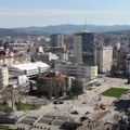 Protest u Leskovcu: Zahtev lokalnim vlastima da deca i prosvetni radnici dobiju po 15.000 dinara