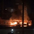 Akva park u Jagodini u plamenu, prvi snimci: Odjekuju jake detonacije, rasplamsana vatra i crni dim na sve strane (video)