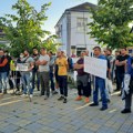 U Rekovcu vaspitači, komunalci i zaposleni u opštini mesecima bez plate: Optužuju vlast da bahato troši novac građana