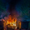 Nepoznati huligani u naselju Dekanske bašte zapalili 5 kontejnera za 7 dana
