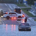 Tropska oluja Debi hara Floridom - poginuo tinejdžer, otkazano više od 1.500 letova