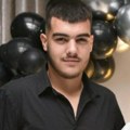 "Putuj sa anđelima": Nemanja Komar (17) poginuo je u tragediji na Železničkoj stanici Novi Sad, celo Stepanićevo se…