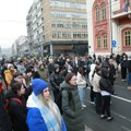 Studenti i građani odali poštu poginulima na Železničkoj stanici u Novom Sadu