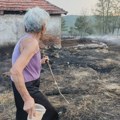 "Ja bolesna sam samo mogla da gledam kako gori" Vatrena stihija pretila da zahvati i kuće, baka Rada u suzama (foto/video)