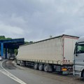 Putnička vozila se na Gradini i Preševu zadržavaju 30 minuta na izlazu iz zemlje: Kamioni u kolonama čekaju i do pet sati