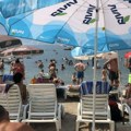 Пукла сезона у Црној Гори: Најпоразнији податак - 3.000 кревета 700 гостију на омиљеној плажи