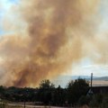 Veliki požar u selu Obilić kod Bojnika, meštani pozivaju u pomoć komšije