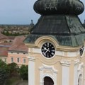 (Foto) Kikindski "Big Ben" ponovo kuca: Posle više od decenije sat na crkvi Svetog oca Nikolaja opet radi, čuje se na svakih…