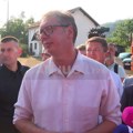 Meštani juga Srbije izneli probleme Vučiću, on poručio funkcionerima da ga ne prekidaju kada razgovara sa ljudima