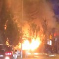 Drama u 3 ujutru na Novom Beogradu: Izgorelo 10 automobila u Jurija Gagarina, građani tvrde da hara piroman!