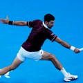 Uživo: Novak pretio brejk loptama, Poljak se izvukao