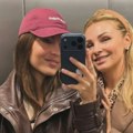 Džejla pokazala mamu i prava je bomba! Slikale se u liftu, sada je jasno od koga je pevačica nasledila lepotu