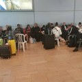 57 Ljudi iz Srbije zarobljeno na aerodromu u Tel Avivu! Potresno svedočenje za kurir: Deca ležala na podu kad je odjeknula…