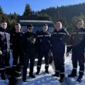 Starica sa dva sina ostala zaglavljena u smetovima: Novopazarce iz snežnih smetova kod Bijelog Polja spasili hrabri vatrogasci