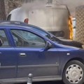 ВИДЕО: Запаљена возила у Лукијана Мушицког, приведен младић