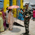 Toplotni udar ubio 33 službenika na izborima u Indiji: Užas tokom poslednjeg dana glasanja