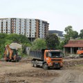 Kragujevac: Radnici JKP Šumadija raščišćavaju teren za izgradnji novog vrtića