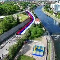 Na svenarodnom saboru u Nišu razvijena najduža zastava Srbije