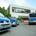 Dečak izboden u osnovnoj školi u Berlinu, drug iz odeljenja koji ga je napao u bekstvu