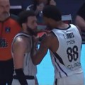 Šta se desilo? Džons zgrabio Vašingtona za dres, a onda…