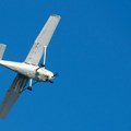 Najmanje dve osobe poginule kada se mali avion srušio na zgradu u Nemačkoj