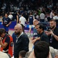 Slavni NBA trener u Areni gleda Srbiju i Sloveniju FOTO
