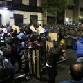 Смрт, сузавац и каменице на протестима против корупције у Перуу