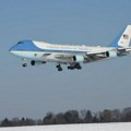 Ne gledajte Trampa: Pod istragom osmatračnica pored aerodroma sa pogledom na predsednički avion