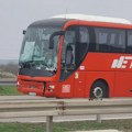 Tri osobe povređene u sudaru autobusa "Nišekspresa" i teretnog vozila: Teška nesreća na auto-putu kod Trnave VIDEO