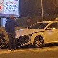 Udes na Čukaričkoj padini: Sudarili se "pežo" i taksi, na raskrsnici vidljivi tragovi
