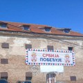 Stranački baner na zaštićenom spomeniku kulture u Sremskoj Mitrovici