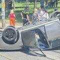 Muškarac poginuo u nesreći na Banovom brdu: Automobil od siline udarca završio na krovu FOTO