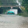 (Foto, video) stravična oluja pogodila Kraljevo, ulice pod vodom! Automobili zarobljeni, potop na više lokacija