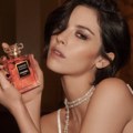 Stigla je nova kampanja za CHANEL Coco Mademoiselle s Grejsi Abrams