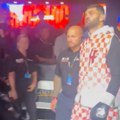 "Hrvatska moć! Uvek vas sje****!" Tompson sa razglasa, titula u rukama, a onda šok poruka koja odzvanja!