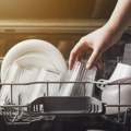 Proizvođači apeluju: Mašinu ne uništavaju ostaci hrane, već ova greška sa tanjirima i šerpama!