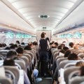 Užas u avionu za Zagreb: Devojčica (15) tiho pozvala stjuardesu, pa joj pokazala telefon sa strašnom porukom