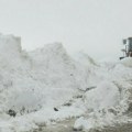 Vanredna situacija u Sjenici: Sneg neprestano pada već 24 sata! (video)