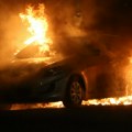 Jezivo! Vatra progutala celo vozilo kod Nove Pazove, bukti na sve strane