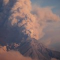 Vulkan Vatre eruptirao, građani u panici odlaze