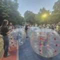 Održan humanitarni bazar i turnir u bubble fudbalu: Donacije za studente i dečake koji boluju od Dišenove mišićne distrofije…