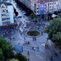 Sklonili se sa vrućine, pa nastavili kad je pre'ladilo: Blokiran kružni tok u centru Čačka