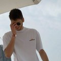 Sin Harisa Džinovića ima novu devojku? Pometnja na Kanovom Instagramu, ko je brineta koja mu sedi u krilu?