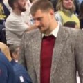 Gospodin Nikola Jokić! Somborac oduševio stajlingom: Pogledajte u kakvom izdanju je pratio novi trijumf svog tima! (video)