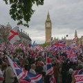 Paralelni protesti ekstremnih desničara i pro-palestinskih grupa u Londonu, policija razdvaja dva skupa