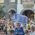 Građani Subotice svečano dočekali košarkaše Spartaka koji su osvojili titulu prvaka Srbije (FOTO)