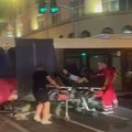 Autobus gradskog prevoza u Beogradu sinoć učestvovao u lančanom sudaru nakon što je vozaču pozlilo